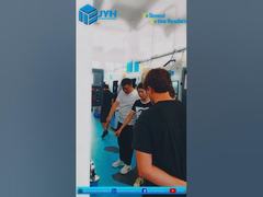 Cliente a visitar a fábrica da JYH